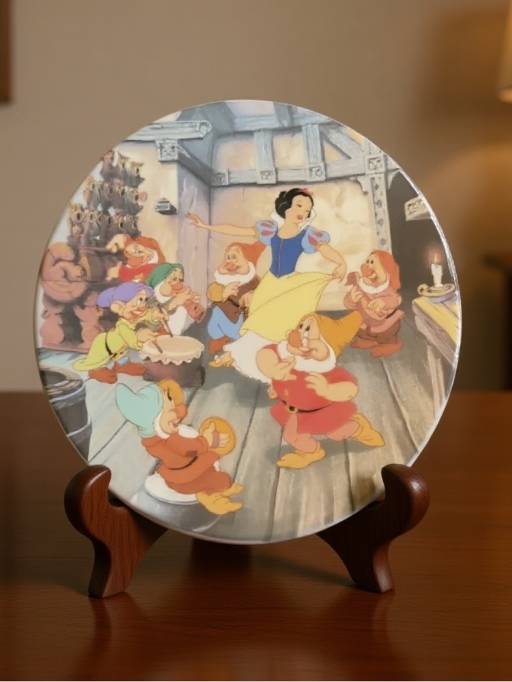 NIB - Knowles Disney Snow White and the Seven Dwarfs Collector's Plate
